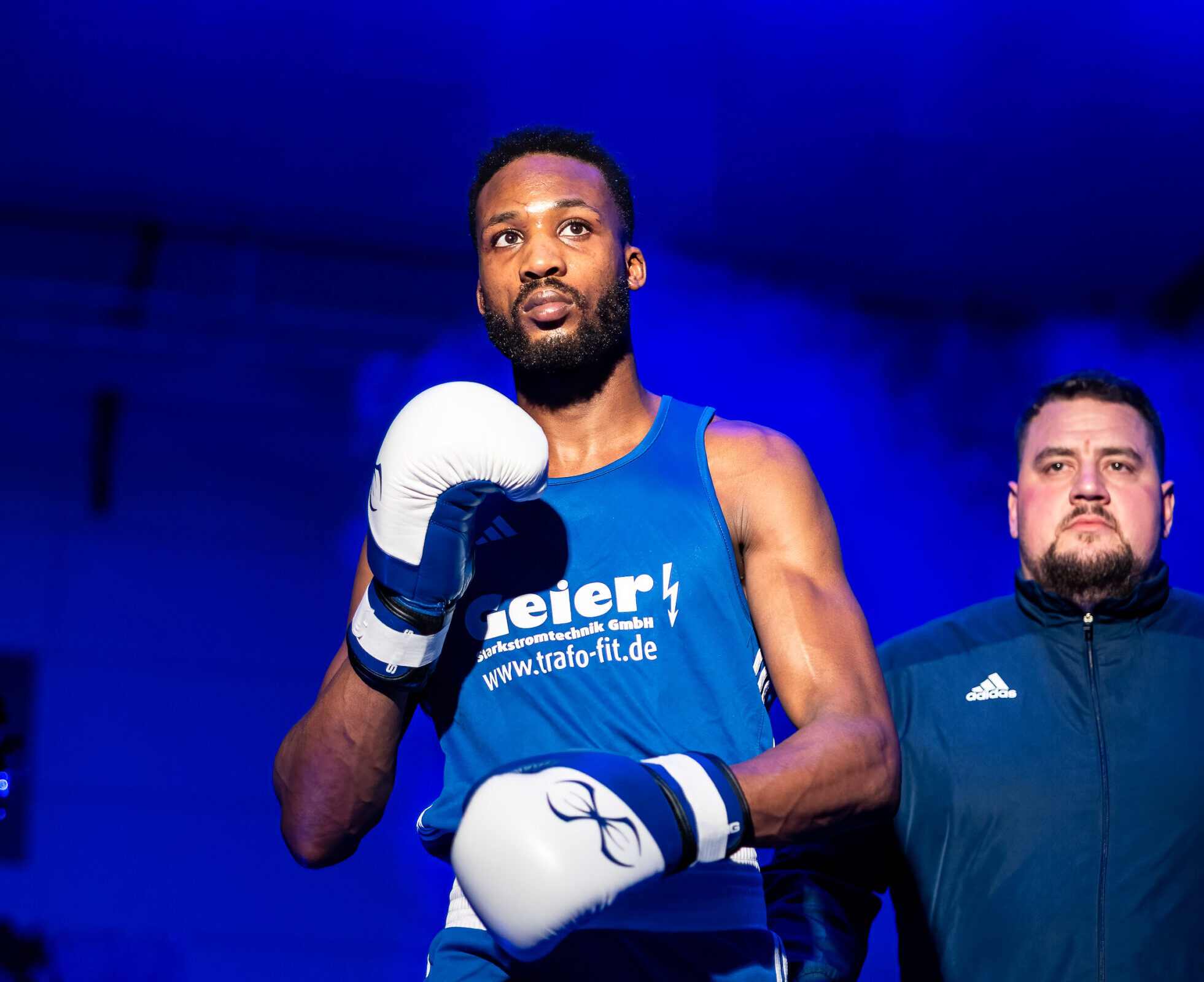 Trainer Daniel Sesena Retana und Boxer Mouxime Abdoulay